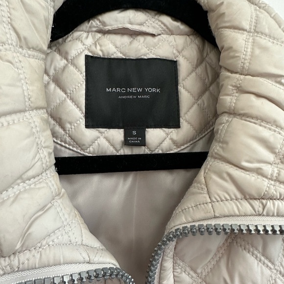 Great condition puffer vest - Picture 2 of 4